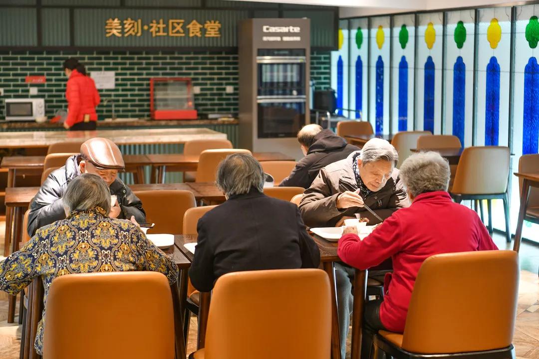 多地養(yǎng)老新政出爐，社區(qū)服務(wù)升級(jí)助力老年人生活便利化