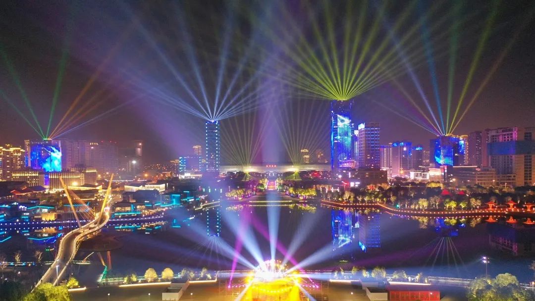 多地夜景燈光秀，點亮城市魅力，吸引游客目光